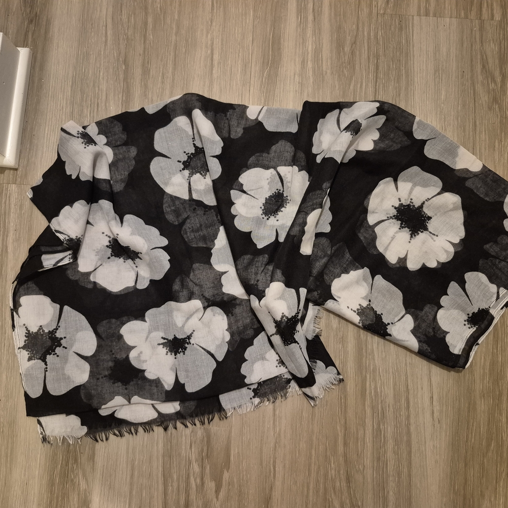Thirty-One Black and White Floral Scarf